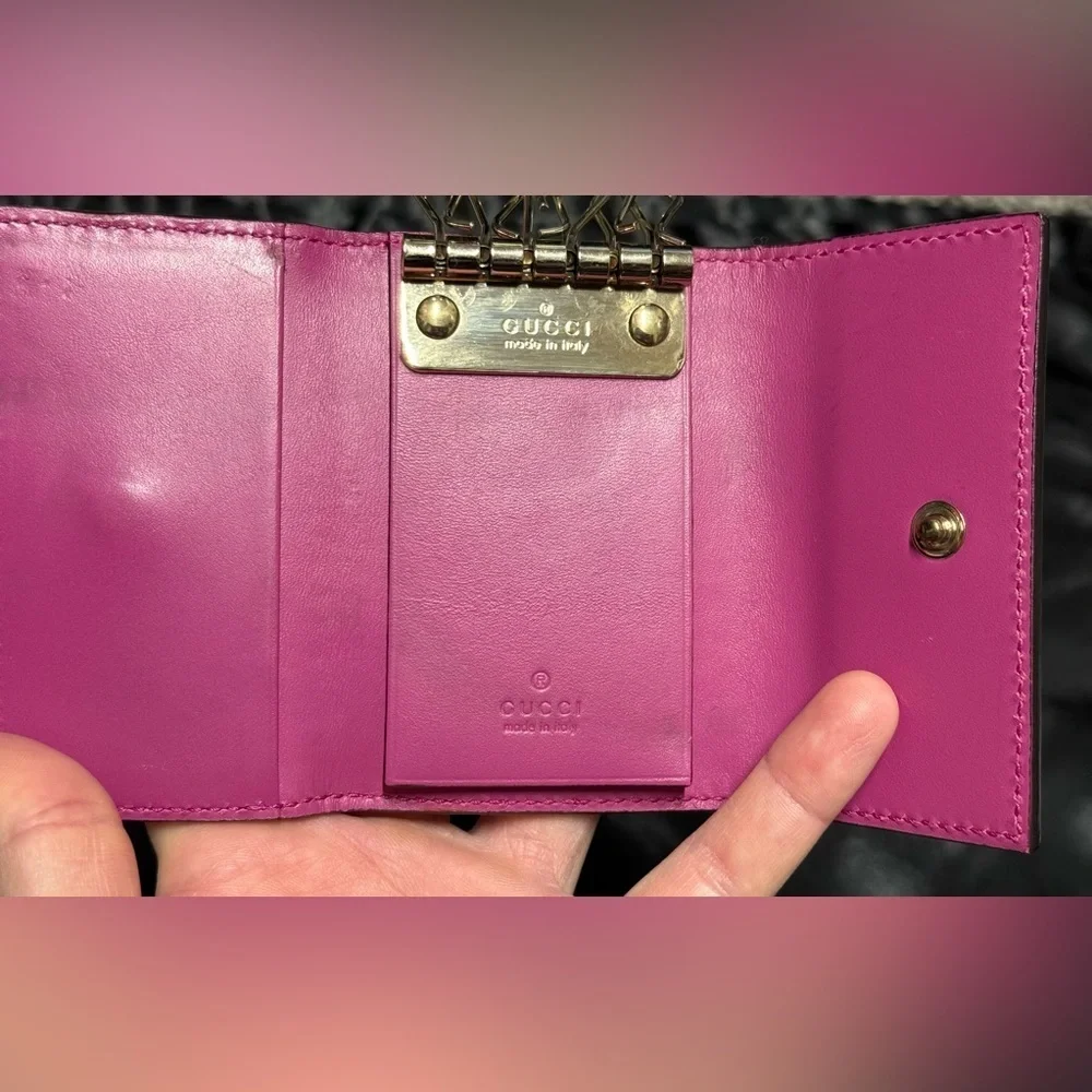Gucci pink key holder